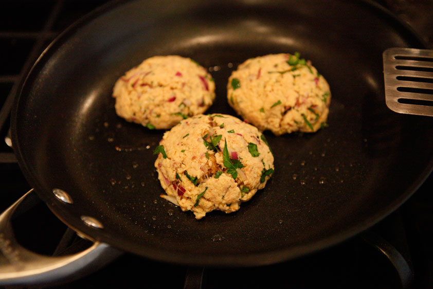 frying-salmon-patties