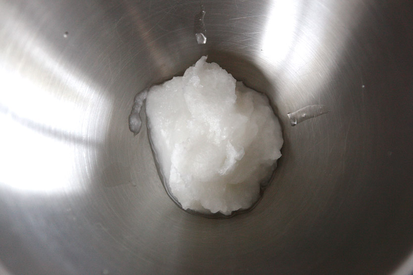 Coconut-oil-ready-to-be-mixed-for-frosting
