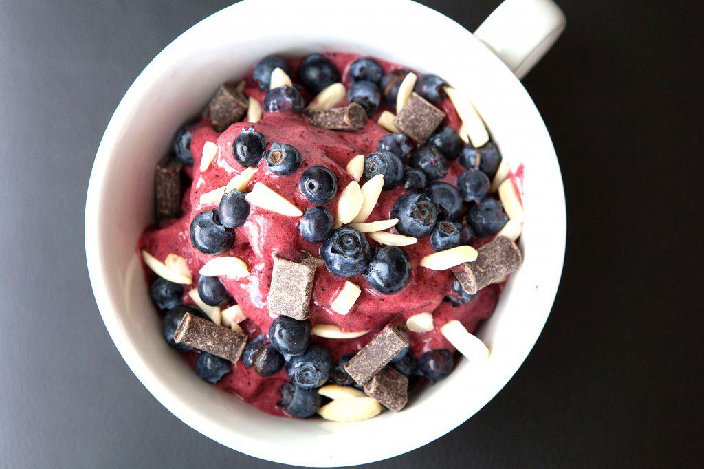 29 Paleo Treat Recipes- Berry Galore Healthy Bowl