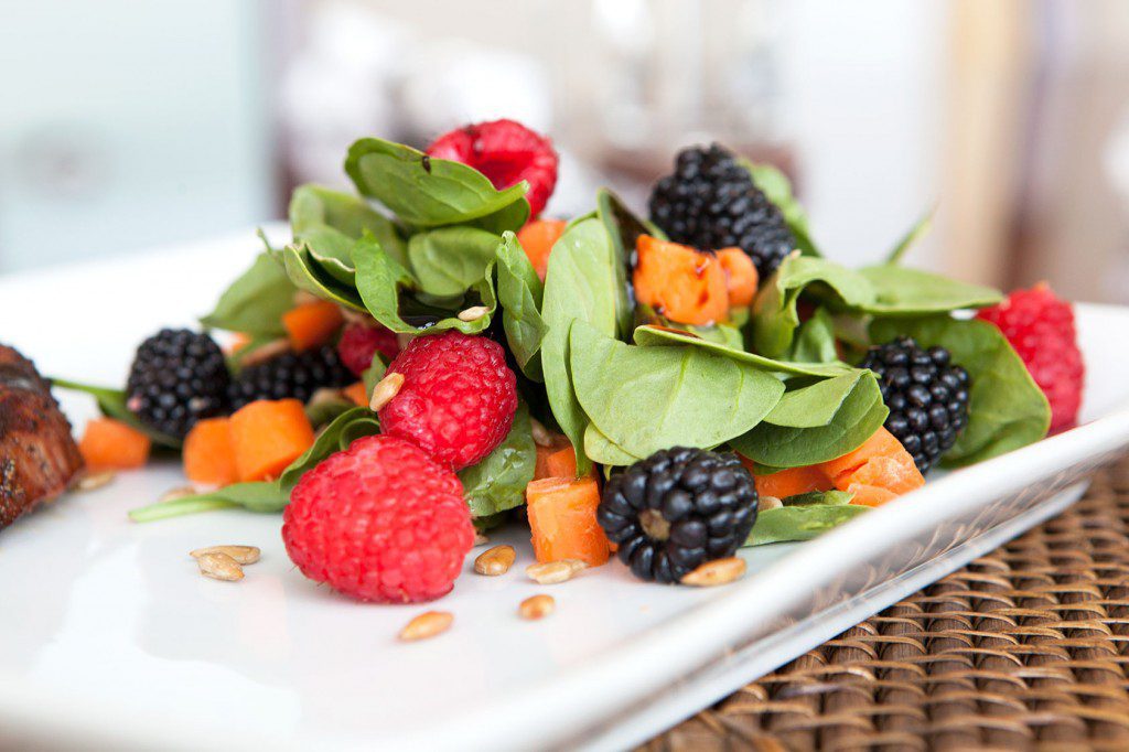 Seared Filet Mignon with Spinach and Berries Salad