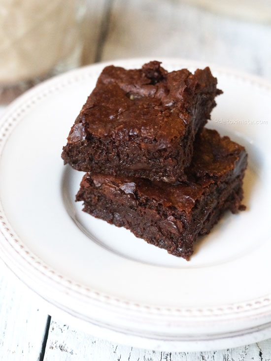 CHEWY VEGAN & PALEO BROWNIES