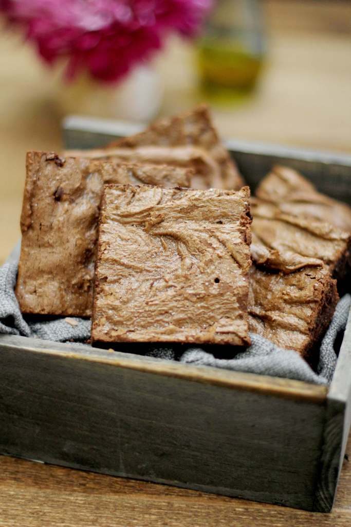 FLOURLESS OLIVE OIL AND SEA SALT BROWNIE