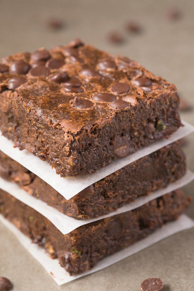 HEALTHY FLOURLESS ZUCCHINI FUDGE BROWNIES