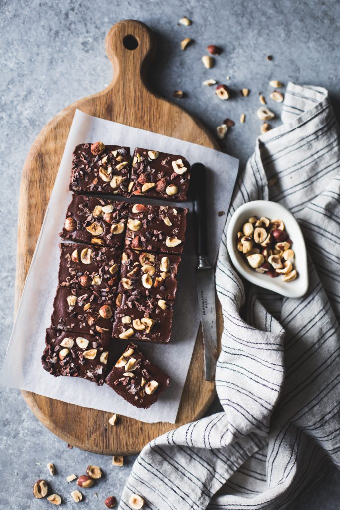 NO-BAKE HAZELNUT GANACHE BROWNIES {GLUTEN-FREE, VEGAN, REFINED SUGAR-FREE}