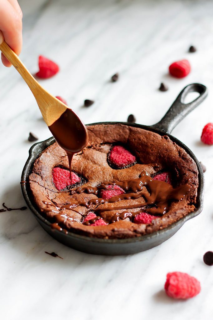 SMALL BATCH PALEO ALMOND FLOUR BROWNIES WITH RASPBERRIES