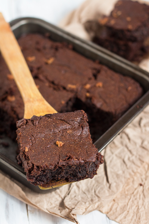 VEGAN GINGERBREAD BROWNIES