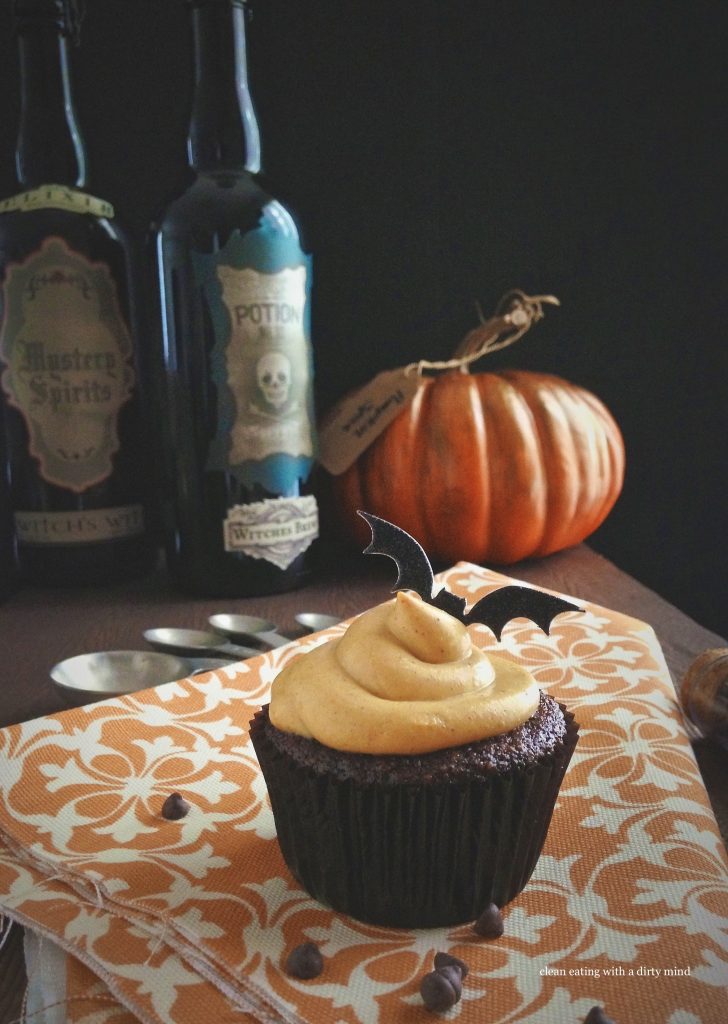 CHOCOLATE CUPCAKES WITH PUMPKIN SPICE FROSTING