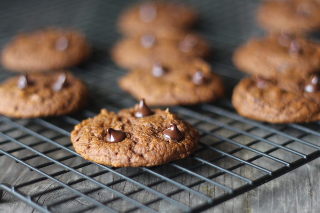 PROTEIN PUMPKIN CHOCOLATE CHIP COOKIES