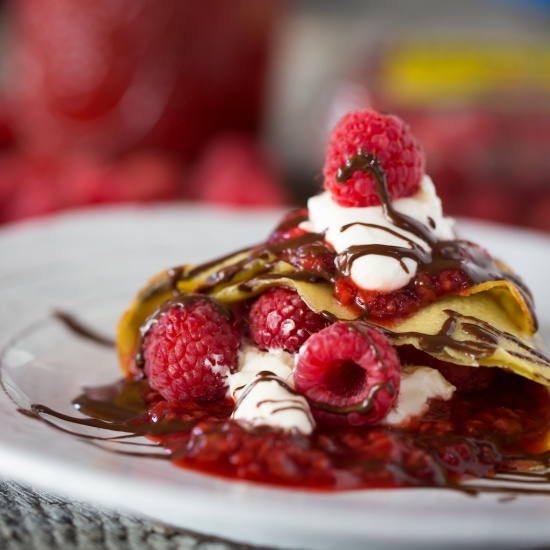 RASPBERRY MARSHMALLOW CREPES