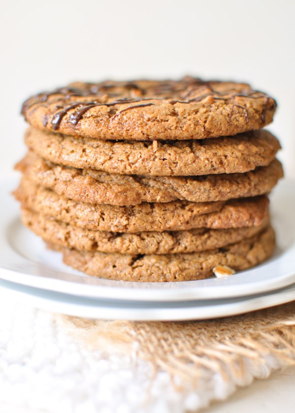 FLOURLESS ALMOND BUTTER COOKIES