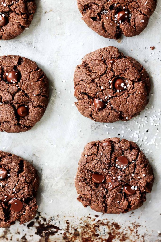 FLOURLESS PALEO CHOCOLATE ALMOND BUTTER COOKIES