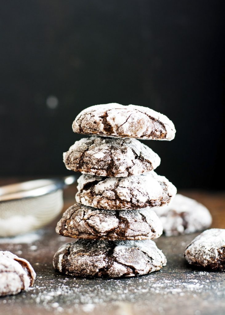 (PALEO) CHOCOLATE CRINKLE COOKIES