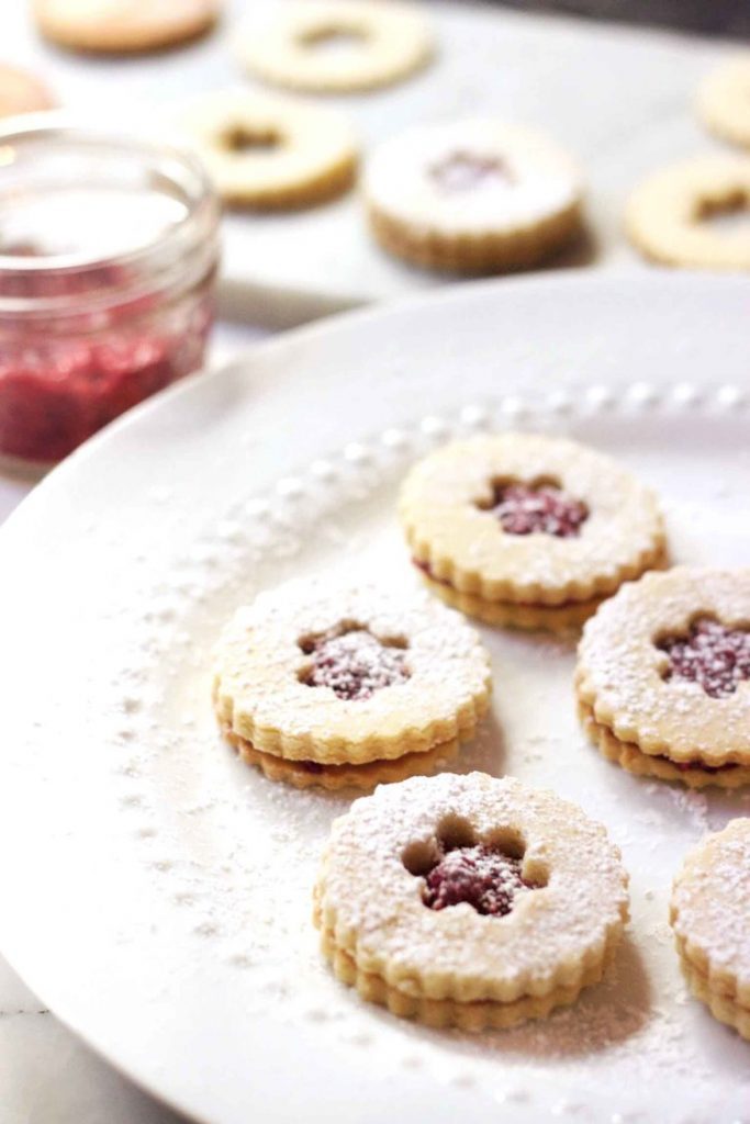 RASPBERRY HOLIDAY LINZER COOKIES