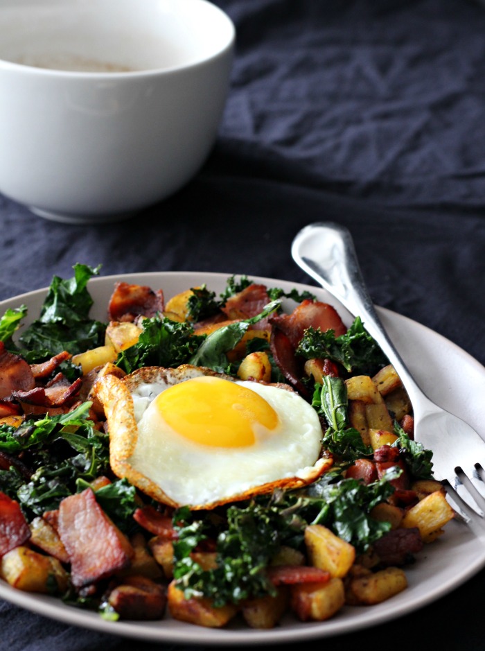 SINGLE SERVE PALEO BREAKFAST SKILLET – CRISPY & SAVORY BACON, PLANTAIN & KALE