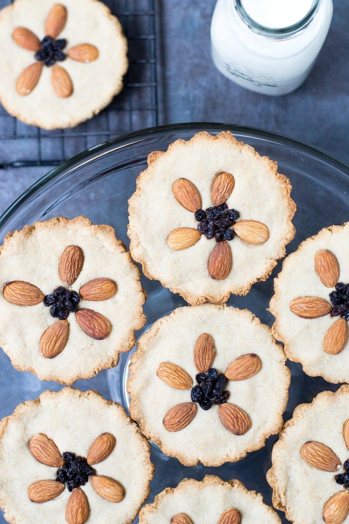 VEGAN ALMOND FLOUR COOKIE TARTS