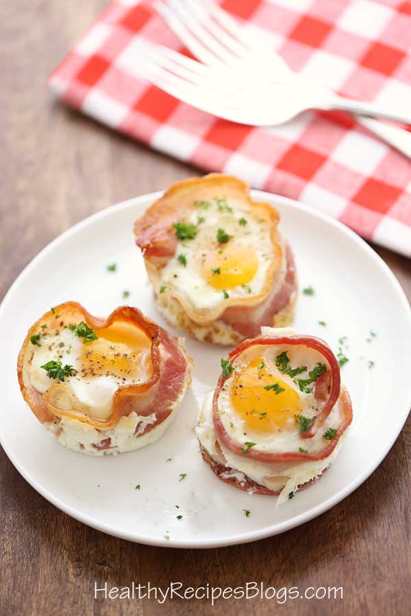 BACON AND EGGS BREAKFAST CUPS