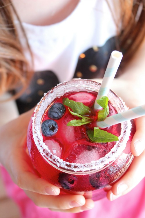 BLUEBERRY, MINT AND LIME ICED TEA