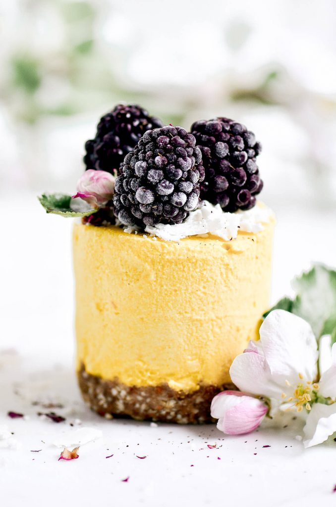 RAW LEMON PEACH VEGAN CHEESECAKES