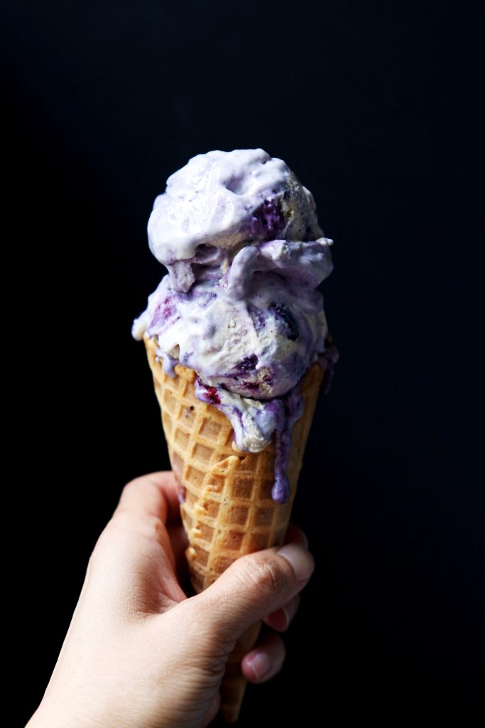 VEGAN BLUEBERRY CHEESECAKE ICE CREAM