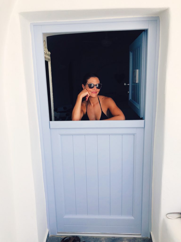 Mariel's Santorini Guide